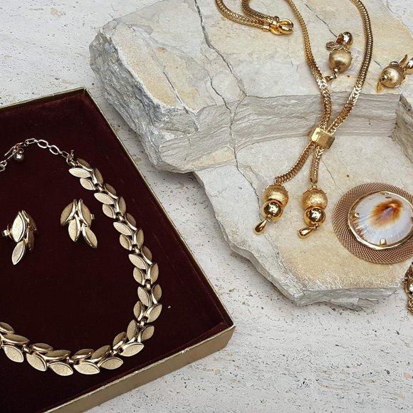 Vintage Loved Designer Jewelry - Picture 11 of 16